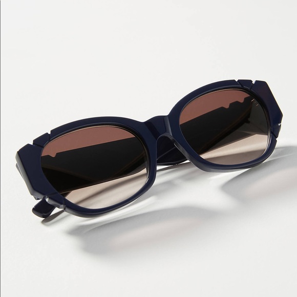 PARED EYEWEAR
PARED EYEWEAR DIAMONDS & PEARLS SUNGLASSES - Picture 5 of 11